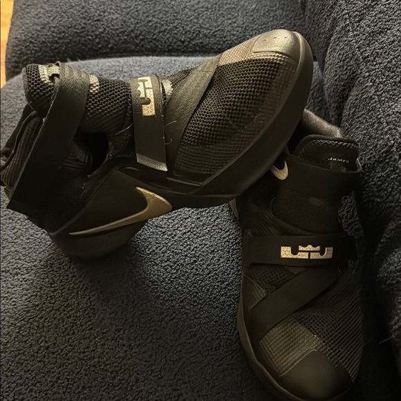 Nike LeBron Soldier 9 - Picture 1 of 4